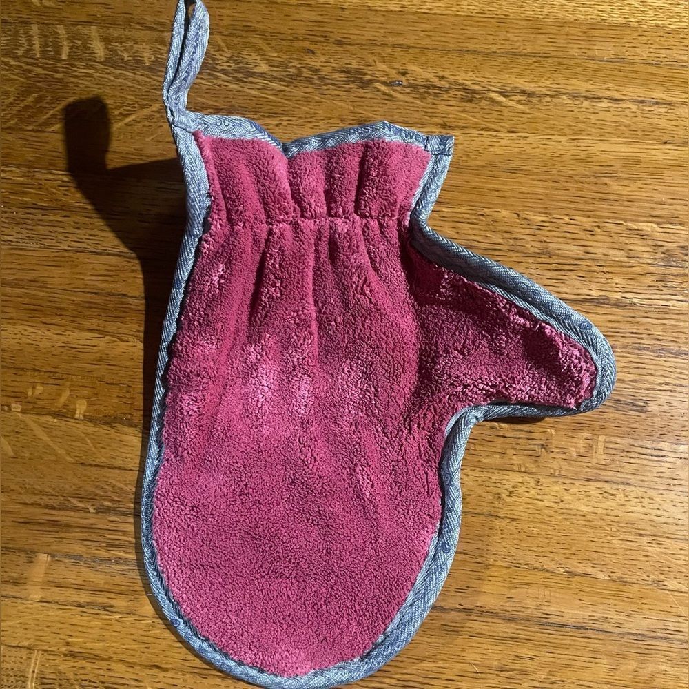 Norwex Dusting Mitt LE Pomegranate NWOT
